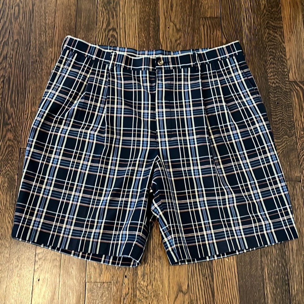 Expensive “Gold label Roundtree & Yorke “ waist 38 men’s plaid shorts